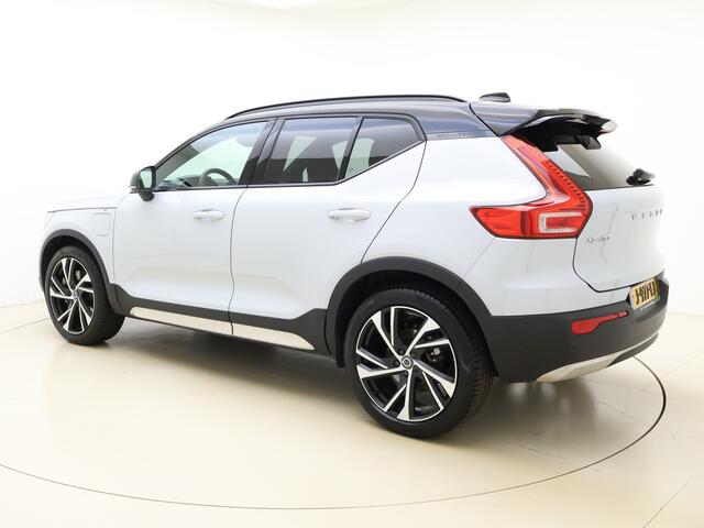 Volvo XC40 T5 262pk Recharge R-Design / 20'' / Styling kit / 360 Camera / Full-LED / Panoramadak / El. Trekhaak / El. Stoelen / Harman&Kardon / ACC / BLIS / Alarm 3 / DAB /