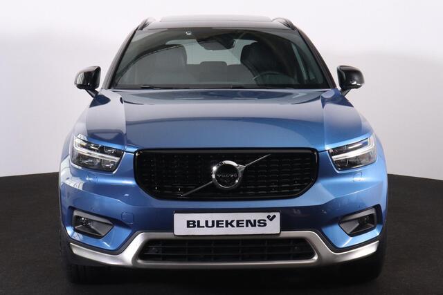 Volvo XC40 T5 Recharge R-Design - Panorama/schuifdak - IntelliSafe Assist & Surround - 360º Camera - Harman/Kardon audio - Adaptieve LED koplampen - Verwarmde voorstoelen & stuur - Parkeersensoren voor & achter - Elektr. bedienb. voorstoelen met geheugen links - Sta