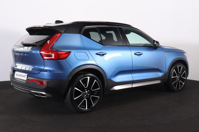 Volvo XC40 T5 Recharge R-Design - Panorama/schuifdak - IntelliSafe Assist & Surround - 360º Camera - Harman/Kardon audio - Adaptieve LED koplampen - Verwarmde voorstoelen & stuur - Parkeersensoren voor & achter - Elektr. bedienb. voorstoelen met geheugen links - Sta