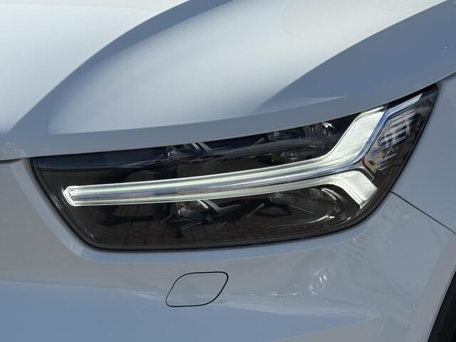 Volvo XC40 2.0 T5 AWD Intro Edition | Nieuw Binnen | Trekhaak | 2100KG trekgewicht | Schuif/kantel panoramadak | Keyless entry/start | Harman/kardon | Stoel/stuur verwarming | Standkachel | Volvo on Call |