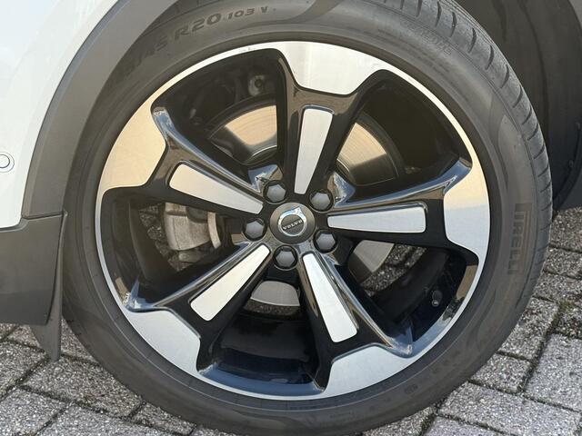 Volvo XC40 2.0 T5 AWD Intro Edition | Nieuw Binnen | Trekhaak | 2100KG trekgewicht | Schuif/kantel panoramadak | Keyless entry/start | Harman/kardon | Stoel/stuur verwarming | Standkachel | Volvo on Call |