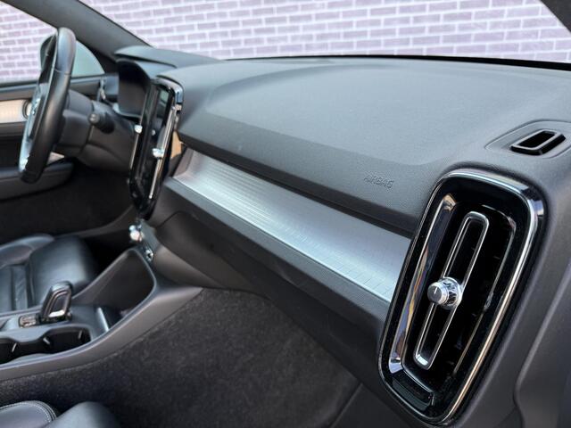 Volvo XC40 2.0 T5 AWD Intro Edition | Nieuw Binnen | Trekhaak | 2100KG trekgewicht | Schuif/kantel panoramadak | Keyless entry/start | Harman/kardon | Stoel/stuur verwarming | Standkachel | Volvo on Call |