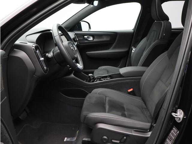 Volvo XC40 T5 262PK Plug-in hybrid Ultimate Dark / Trekhaak / Panoramisch Dak / 20" / 360gr Camera / Elekt. Verstelbare Stoelen / Keyless / Harman Kardon / Stoel+stuurwiel Verwarming /