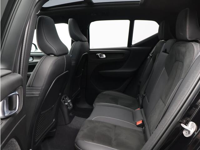 Volvo XC40 T5 262PK Plug-in hybrid Ultimate Dark / Trekhaak / Panoramisch Dak / 20" / 360gr Camera / Elekt. Verstelbare Stoelen / Keyless / Harman Kardon / Stoel+stuurwiel Verwarming /