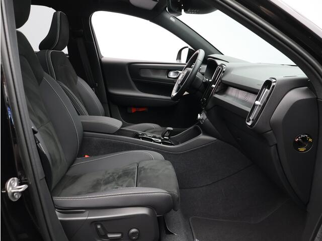 Volvo XC40 T5 262PK Plug-in hybrid Ultimate Dark / Trekhaak / Panoramisch Dak / 20" / 360gr Camera / Elekt. Verstelbare Stoelen / Keyless / Harman Kardon / Stoel+stuurwiel Verwarming /