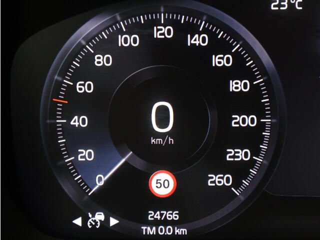 Volvo XC40 T5 262PK Plug-in hybrid Ultimate Dark / Trekhaak / Panoramisch Dak / 20" / 360gr Camera / Elekt. Verstelbare Stoelen / Keyless / Harman Kardon / Stoel+stuurwiel Verwarming /