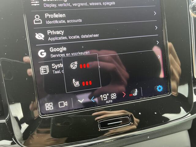 Volvo XC40 B4 Plus Dark Pilot Assist | Trekhaak | H&K Audio | Elektr. stoel