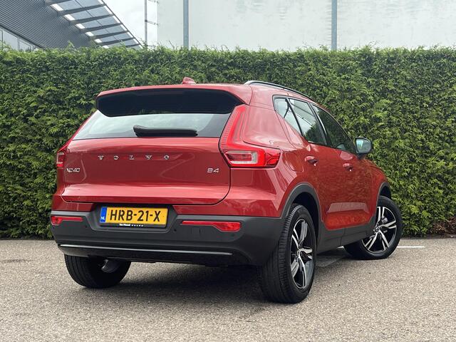 Volvo XC40 B4 Plus Dark Pilot Assist | Trekhaak | H&K Audio | Elektr. stoel