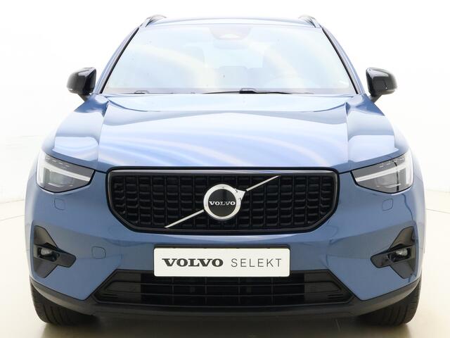 Volvo XC40 B3 177pk Plus Dark / Elektr. Stoelen / 19'' / Harman&Kardon / Noodreservewiel / Getint glas / Verw. Voorruit / ACC / BLIS / Elektr. Achterklep / Keyless / Mistlampen /