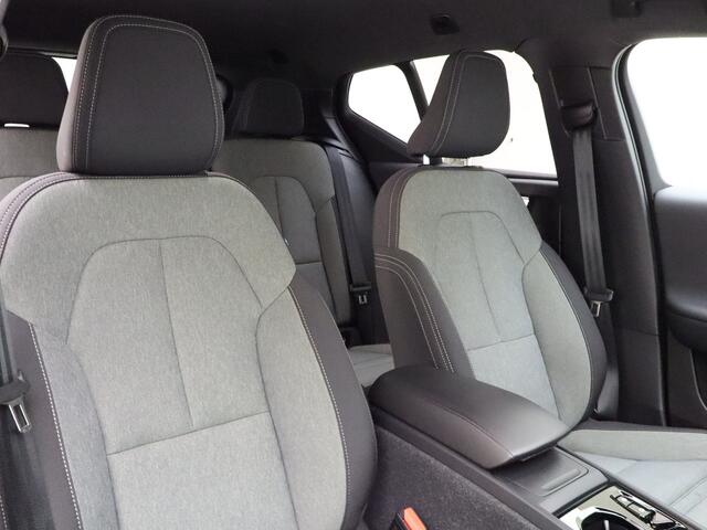 Volvo XC40 B3 177pk Plus Dark / Elektr. Stoelen / 19'' / Harman&Kardon / Noodreservewiel / Getint glas / Verw. Voorruit / ACC / BLIS / Elektr. Achterklep / Keyless / Mistlampen /