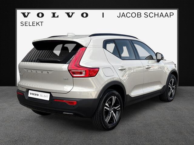 Volvo XC40 2.0 B4 Plus Dark / Trekhaak / 18" Velgen / Harman Kardon Audio / Verwarmde voorruit /