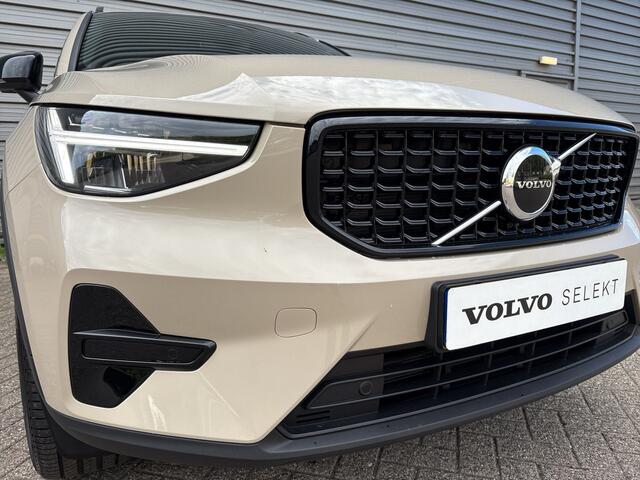 Volvo XC40 2.0 B4 Plus Dark / Trekhaak / 18" Velgen / Harman Kardon Audio / Verwarmde voorruit /