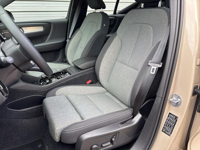 Volvo XC40 2.0 B4 Plus Dark / Trekhaak / 18" Velgen / Harman Kardon Audio / Verwarmde voorruit /