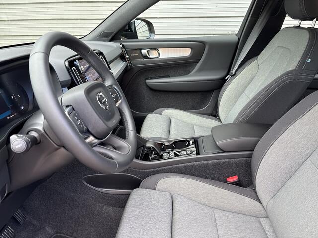 Volvo XC40 2.0 B4 Plus Dark / Trekhaak / 18" Velgen / Harman Kardon Audio / Verwarmde voorruit /