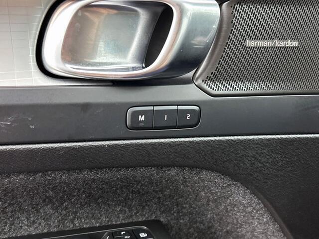 Volvo XC40 2.0 B4 Plus Dark | Memory Seats | Trekhaak | Climate Pack |