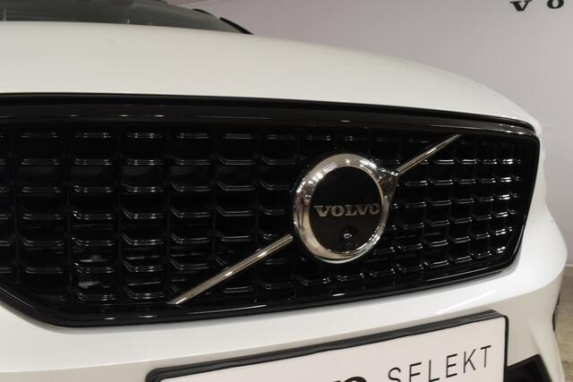 Volvo XC40 T5 262PK Automaat Plug-in Hybrid Ultimate Dark / Adaptieve Cruisecontrol / Elektr. schuifdak / Leer / Stoelverwarming / Stuurverwarming / Elektrische Stoelen / Trekhaak / Elektr. achterklep / Harman Kardon / 360 graden camera