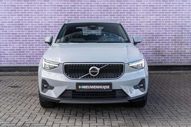 Volvo XC40 B4 Core | Trekhaak | Adaptive Cruise | BLIS | Stoel/stuur/achterbankverwarming | Extra getint glas | Standkachel | Park assist voor en achter | Google Maps
