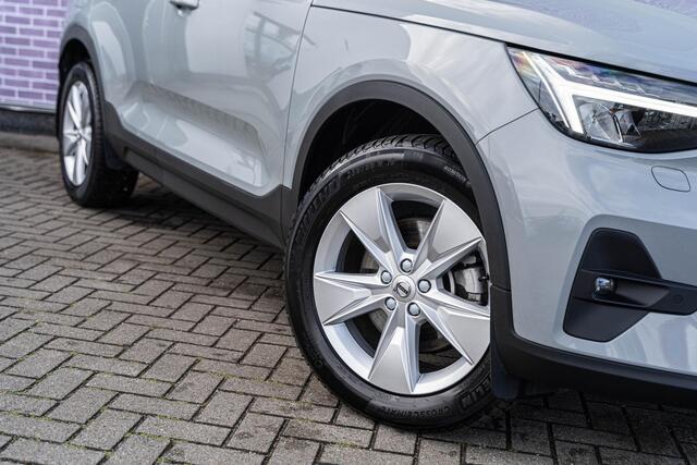 Volvo XC40 B4 Core | Trekhaak | Adaptive Cruise | BLIS | Stoel/stuur/achterbankverwarming | Extra getint glas | Standkachel | Park assist voor en achter | Google Maps