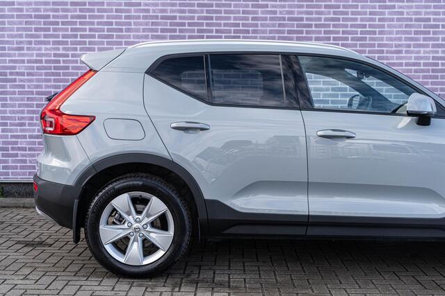 Volvo XC40 B4 Core | Trekhaak | Adaptive Cruise | BLIS | Stoel/stuur/achterbankverwarming | Extra getint glas | Standkachel | Park assist voor en achter | Google Maps
