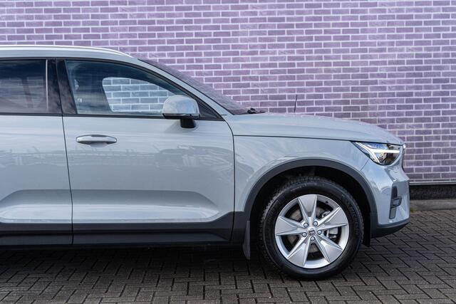Volvo XC40 B4 Core | Trekhaak | Adaptive Cruise | BLIS | Stoel/stuur/achterbankverwarming | Extra getint glas | Standkachel | Park assist voor en achter | Google Maps