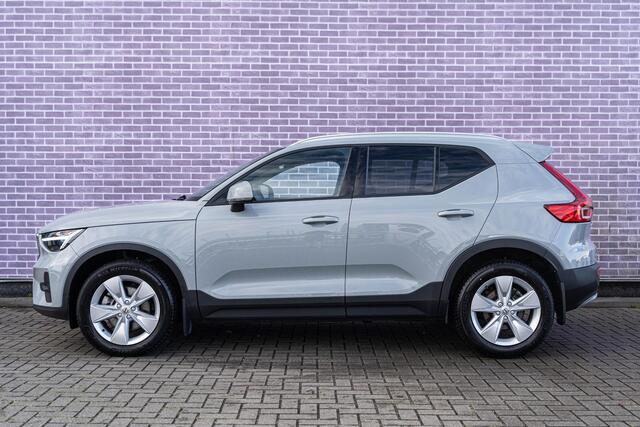 Volvo XC40 B4 Core | Trekhaak | Adaptive Cruise | BLIS | Stoel/stuur/achterbankverwarming | Extra getint glas | Standkachel | Park assist voor en achter | Google Maps