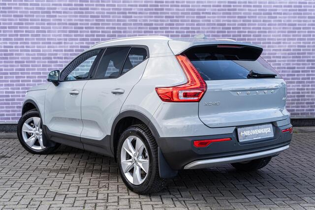 Volvo XC40 B4 Core | Trekhaak | Adaptive Cruise | BLIS | Stoel/stuur/achterbankverwarming | Extra getint glas | Standkachel | Park assist voor en achter | Google Maps