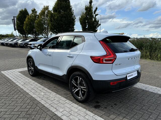 Volvo XC40 B4 Plus Dark | Trekhaak | Harman/Kardon | Stuurverwarming |