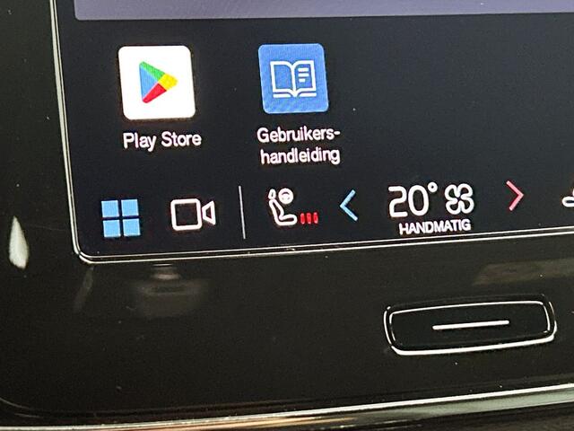 Volvo XC40 2.0 B4 Plus Dark