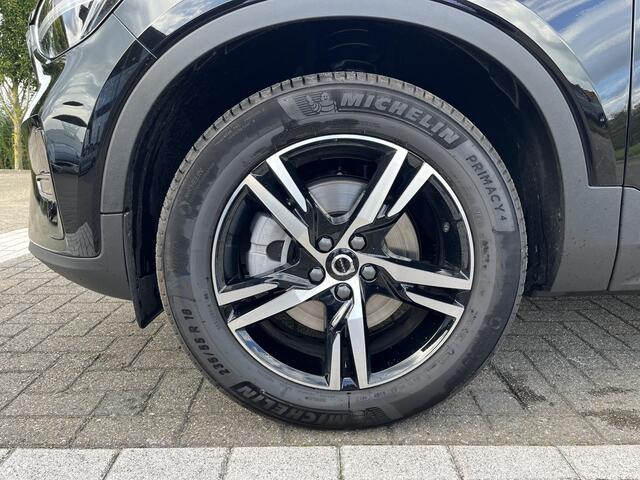 Volvo XC40 B4 Plus Dark