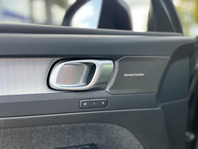 Volvo XC40 B4 Plus Dark