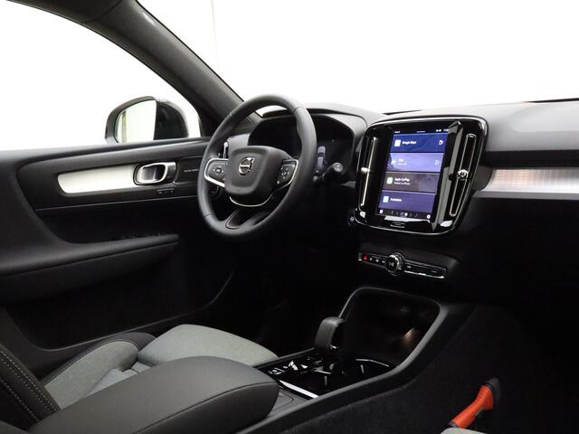 Volvo XC40 B4 211pk Plus Dark / Harman&Kardon / El. Trekhaak / El. Stoelen / Stoel + Stuurw. Verwarming / BLIS / ACC / PDC + CAM / Verw. Voorruit /