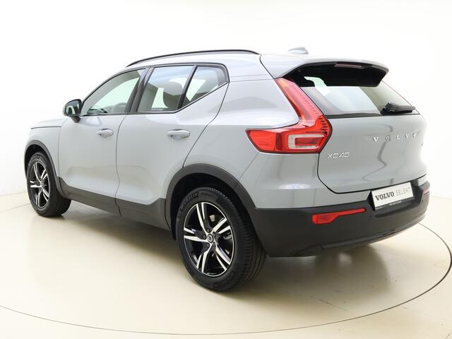 Volvo XC40 B4 211pk Plus Dark / Harman&Kardon / El. Trekhaak / El. Stoelen / Stoel + Stuurw. Verwarming / BLIS / ACC / PDC + CAM / Verw. Voorruit /