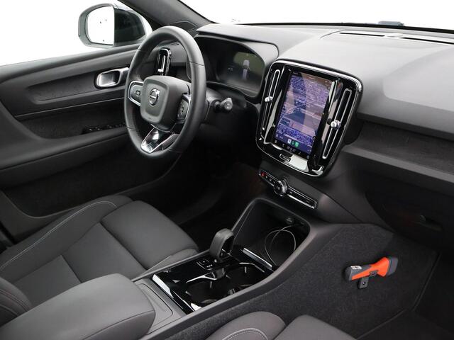 Volvo XC40 238 PK SINGLE MOTOR PLUS 69 kWh + ELEK. TREKHAAK | ACC | 19 INCH | CAMERA