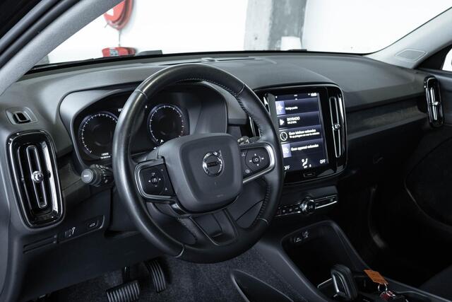 Volvo XC40 T3 Automaat Momentum | Semi Electrische wegklapbare trekhaak | 360° Parkeercamera | BLIS | Parkeersensoren voor + achter | Adaptive cruise control | Climate Control | Navigatie | Dealeronderhouden |