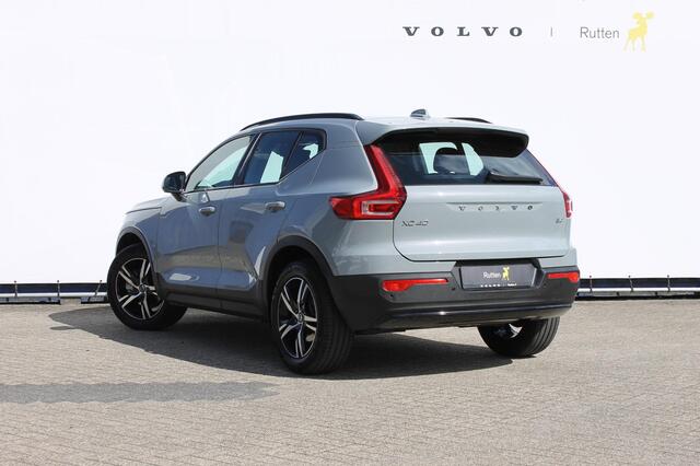 Volvo XC40 B4 211PK Automaat Plus Dark Google Infotainment / Verwarmbare voorruit / Semi elektrisch wegklapbare trekhaak / Elektrisch verstelbare voorstoelen met geheugen op de bestuurdersstoel