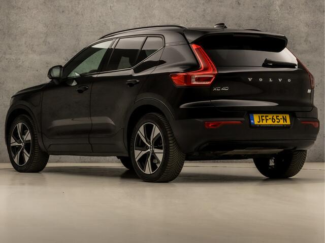 Volvo XC40 1.5 T4 Recharge Inscription 211Pk Automaat (PANORAMADAK, APPLE CARPLAY, LEDER, MEMORY SEATS, KEYLESS, STUUR/STOELVERWARMING, HARMAN/KARDON, CAMERA, TREKHAAK, ADAPTIVE CRUISE, ZWART HEMEL, NIEUWSTAAT)