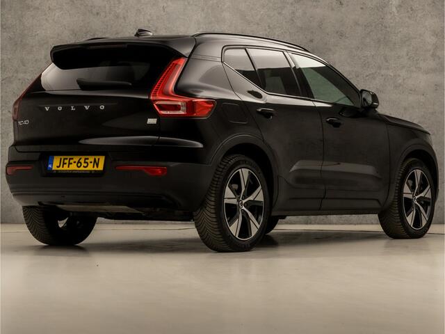 Volvo XC40 1.5 T4 Recharge Inscription 211Pk Automaat (PANORAMADAK, APPLE CARPLAY, LEDER, MEMORY SEATS, KEYLESS, STUUR/STOELVERWARMING, HARMAN/KARDON, CAMERA, TREKHAAK, ADAPTIVE CRUISE, ZWART HEMEL, NIEUWSTAAT)