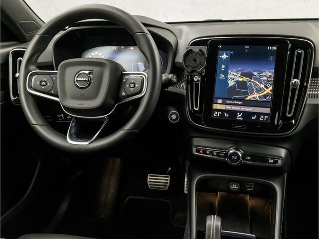 Volvo XC40 1.5 T4 Recharge Inscription 211Pk Automaat (PANORAMADAK, APPLE CARPLAY, LEDER, MEMORY SEATS, KEYLESS, STUUR/STOELVERWARMING, HARMAN/KARDON, CAMERA, TREKHAAK, ADAPTIVE CRUISE, ZWART HEMEL, NIEUWSTAAT)
