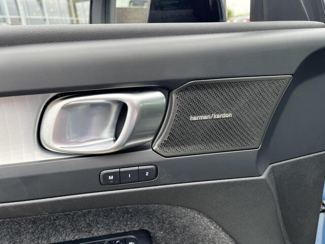 Volvo XC40 B4 Plus Dark | Harman/Kardon | Memoryseats | Keyless Entry | Trekhaak |
