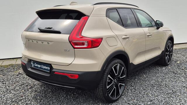 Volvo XC40 2.0 B3 Ulta Dark Vol uitgerust 21"Licht metaal - 360 Camera - Panorama schuifkantel dak