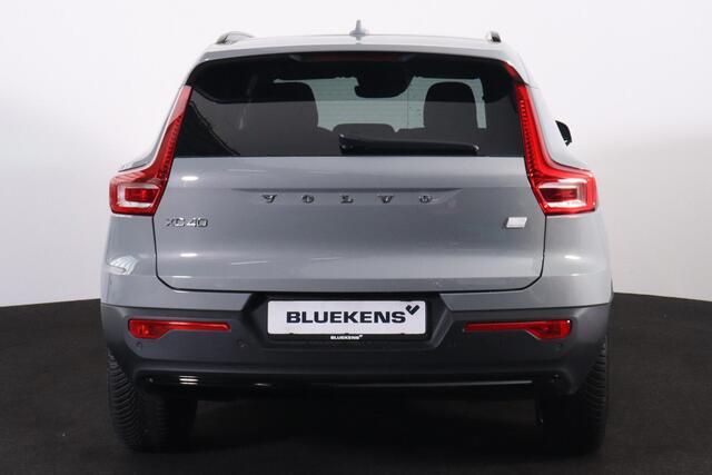 Volvo XC40 T5 Recharge Plus Dark - IntelliSafe Assist - 360º Camera - Harman/Kardon audio - Verwarmde voorstoelen & stuur - Parkeersensoren voor & achter - Elektr. bedienb. voorstoelen met geheugen links - Extra getint glas - 19' LMV
