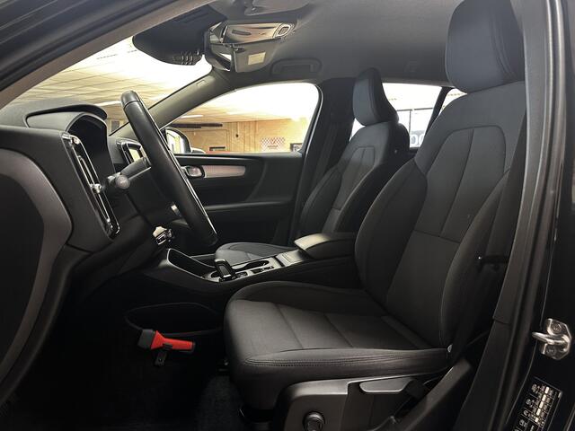 Volvo XC40 1.5 T2 Business Pro/ Automaat!/ LED Koplampen/ Virtual Cockpit/ Elek.Klep/ Camera/ 18''LMV/ Apple+Android/ DAB+/ Keyless GO/ Dodehoekdet./ Grootlichtass./ Clima/ Navi/ Cruise/ Bluetooth/ PDC V+A.