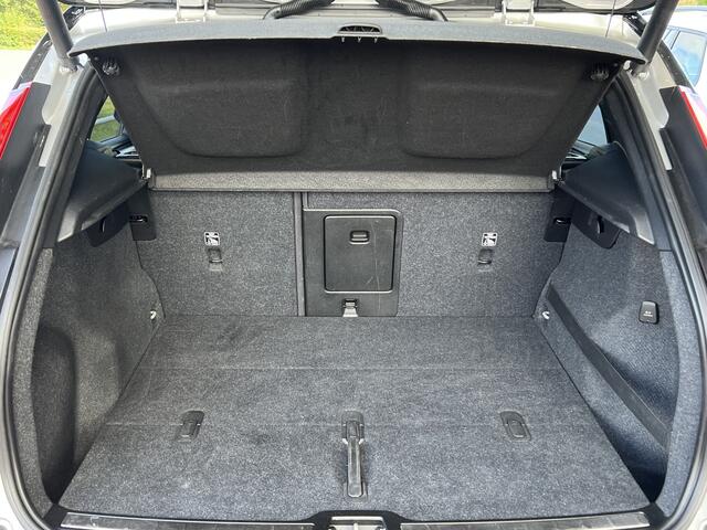 Volvo XC40 2.0 T4 Automaat 190 pk AWD R-Design Navigatie Trekhaak 2000 kg Panoramadak ACC Pilot Assist 360 Camera Vol Leder Elek stoelen Standkachel Apple Carplay Vol Opties NL Auto 4-WD