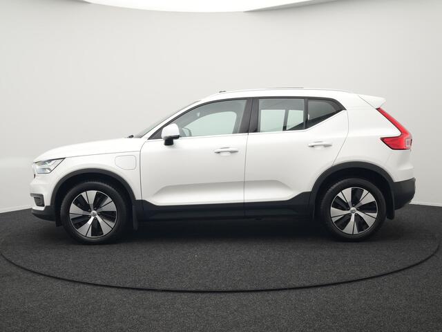Volvo XC40 T4 Recharge Inscription Plug In Hybrid 211pk Dealer O.H PHEV | Panodak | Adaptive Cruise | Apple Carplay | Stoelen & Stuur Verwarmd | Camera | Navigatie | Keyless | Virtual | DAB |