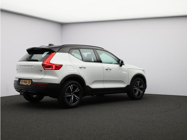 Volvo XC40 T2 Automaat R-Design Volvo XC40 T2 129PK / Automaat R-Design / Park Assist Pack / adaptieve cruise control / BLIS / Key Less / 18"/