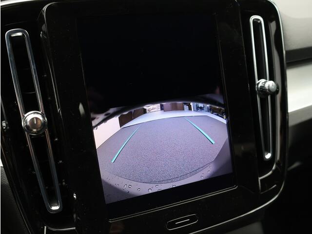 Volvo XC40 2.0 B4 Plus Black Edition / Nubuck Bekleding / Harman Kardon / Stoel+Stuurverwarming / Adaptive Cruise / Pilot Assist / BLIS / Keyless /