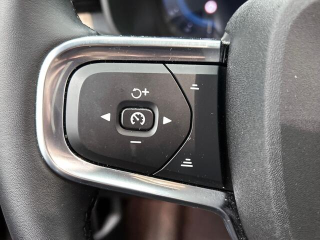 Volvo XC40 2.0 B4 Plus Dark