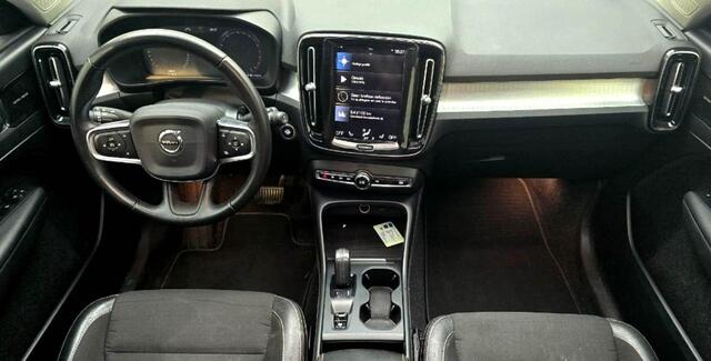 Volvo XC40 2.0 T4 140kW/190pk Aut8 Intro Pro PANORAMADAK + HARMAN/KARDON + ADAPT.CRUISE + NAVI SENSUS + SPORTSTOELEN + DRIVE MODES + HALFLEER + STOELVERWARMING + CAMERA + LANE ASSIST + LED KOPLAMPEN + TREKHAAK + PARKSENSOREN V&A + 19" LM-VELGEN!!
