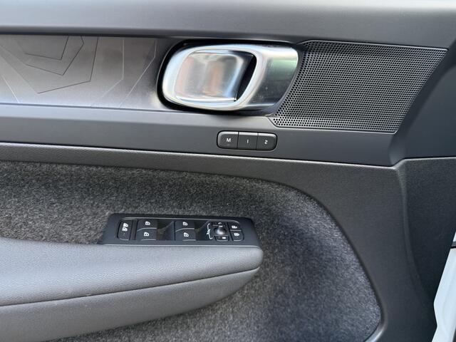 Volvo XC40 1.5 T4 Recharge Plus Bright ** Leder ** Camera ** Trekhaak ** Memory Seats