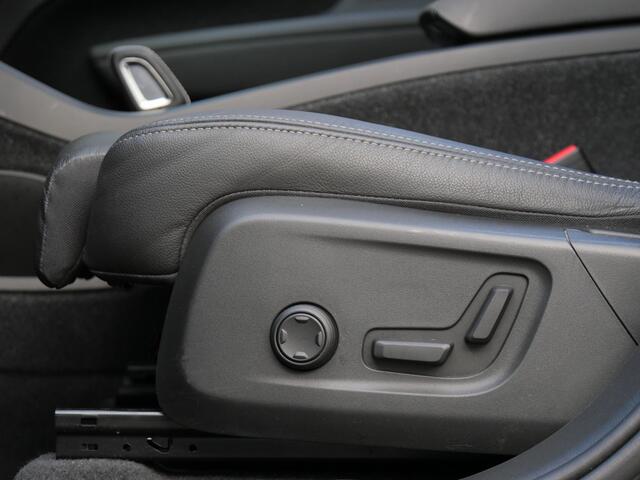 Volvo XC40 RECHARGE P8 AWD R-DESIGN/ PANORAMADAK/ LEER/ 360°CAMERA/ BLIS/